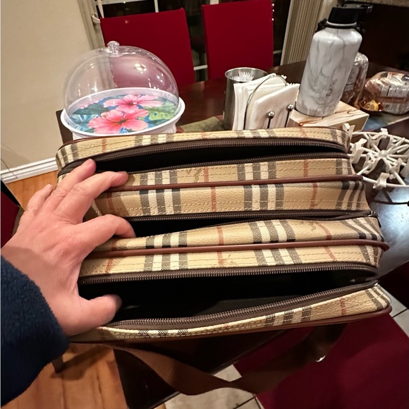 Burberry Shoulder weekend bag, clean, good condition Authentic preloved - Picture 10 of 10